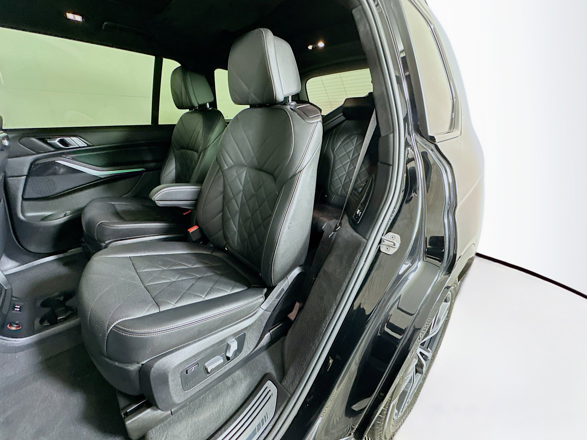 Used 2024 BMW X7 xDrive40i w/ M Sport Package image 26