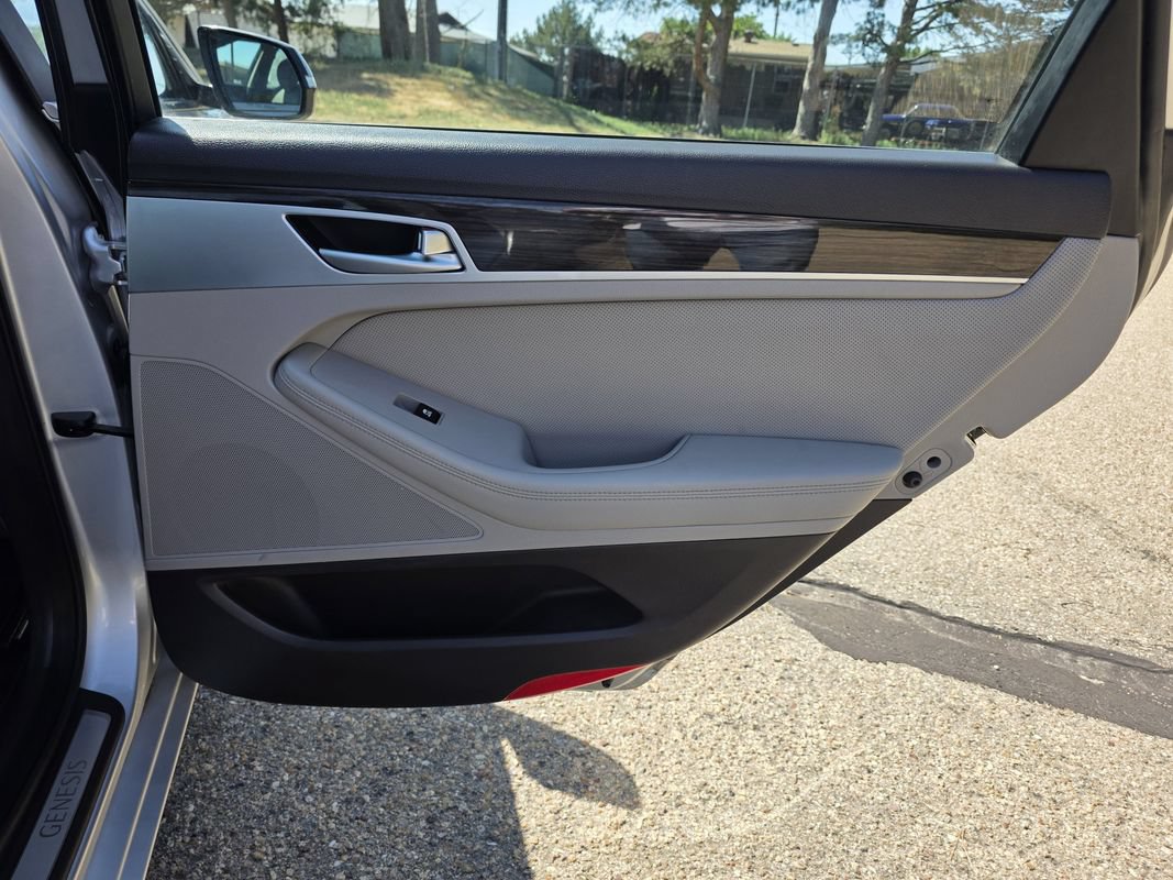 Used 2017 Genesis G80 3.8 AWD/4WD image 18
