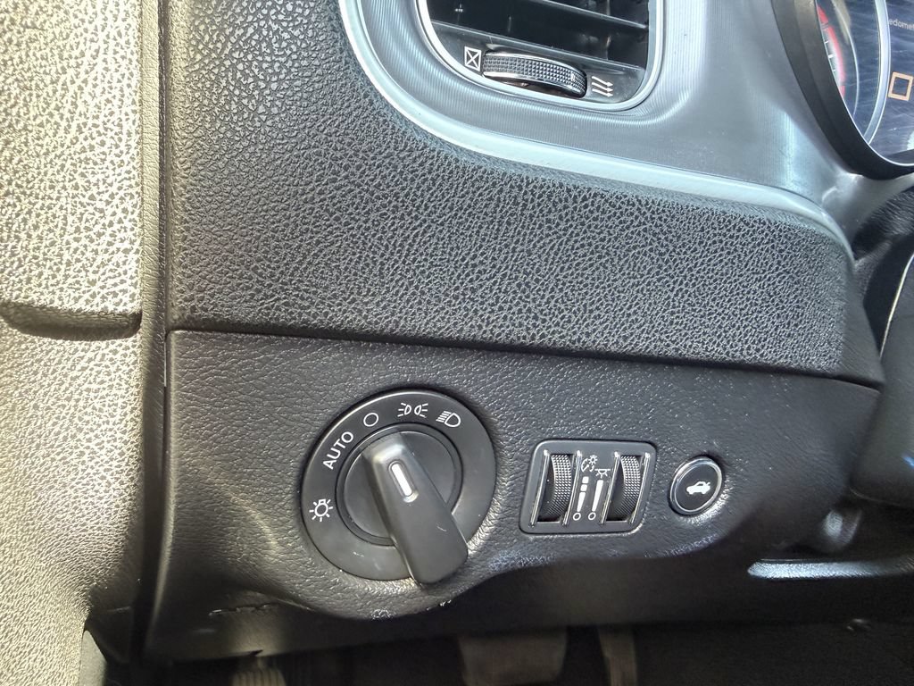 Used 2022 Dodge Charger SXT RWD image 19