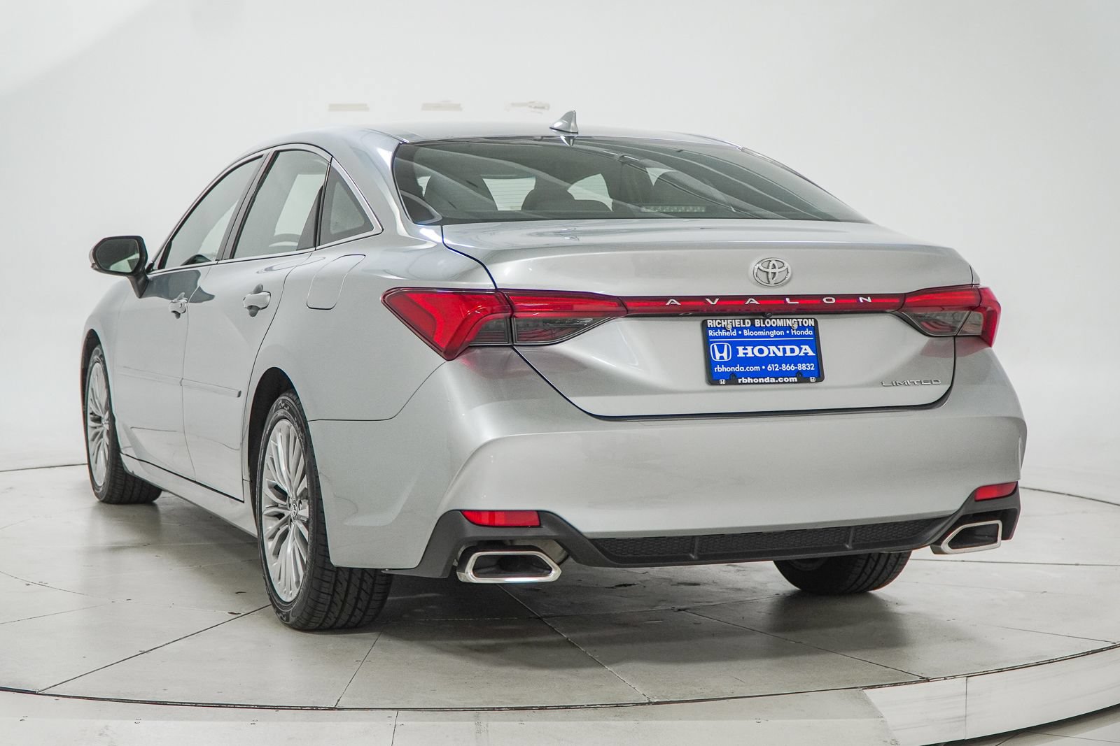 Used 2019 Toyota Avalon Limited w/ Protection Package FWD image 8