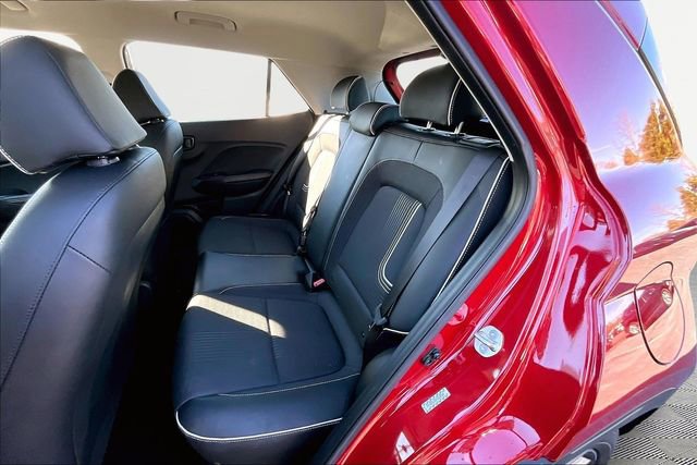 Used 2023 Hyundai Venue Limited image 16