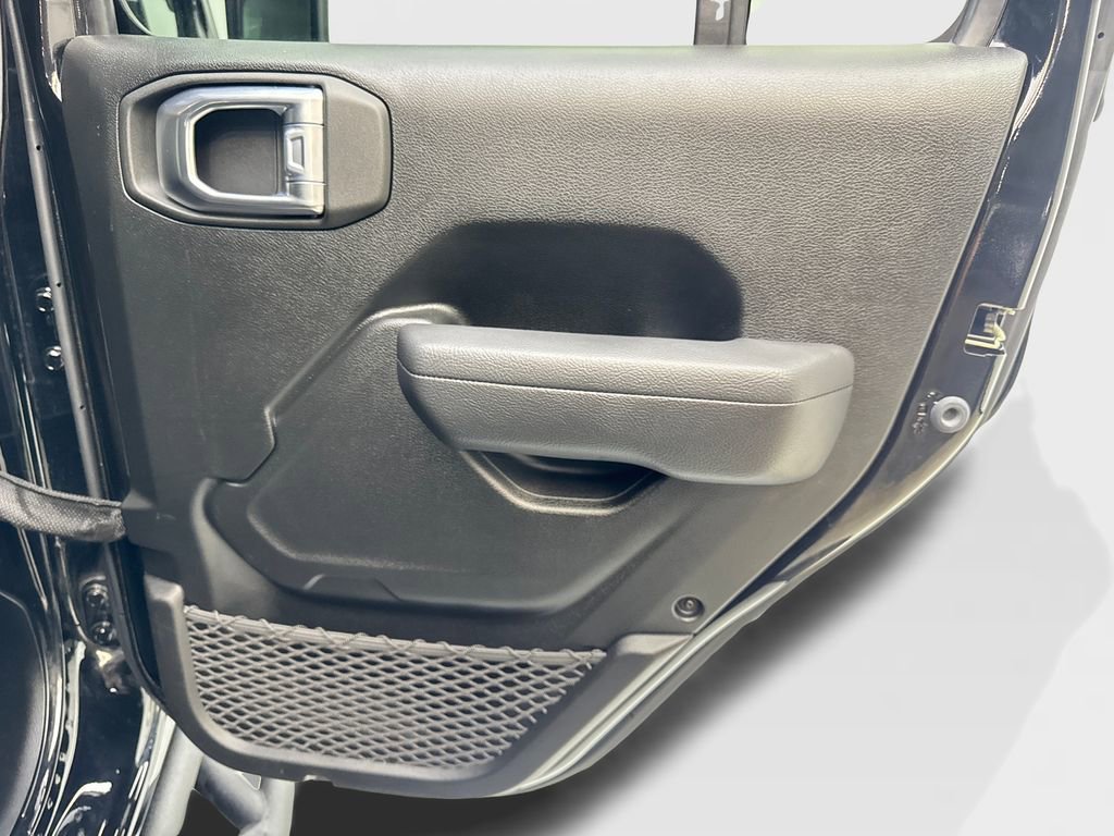 Used 2024 Jeep Gladiator Rubicon w/ Technology Group AWD/4WD image 44