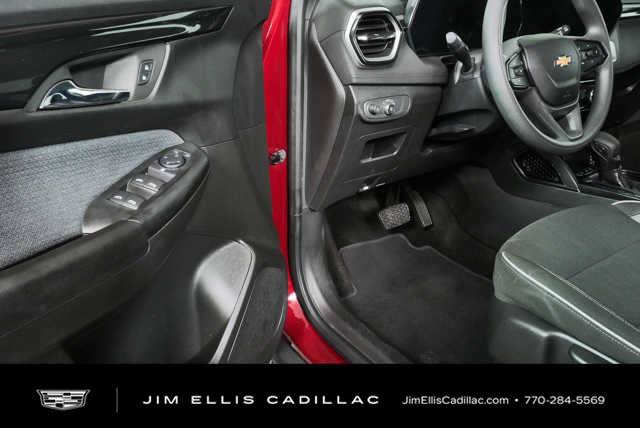 Used 2025 Chevrolet TrailBlazer LT AWD/4WD image 7