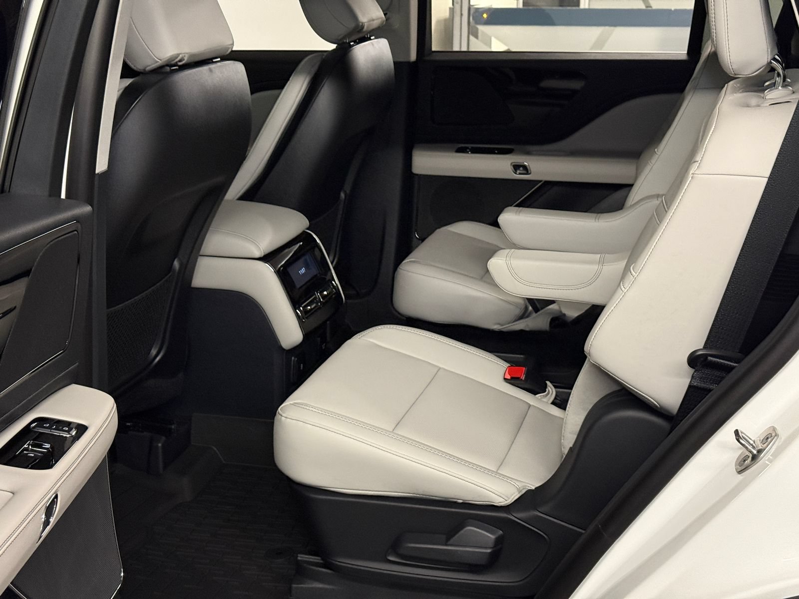 New 2026 Lincoln Aviator AWD image 21