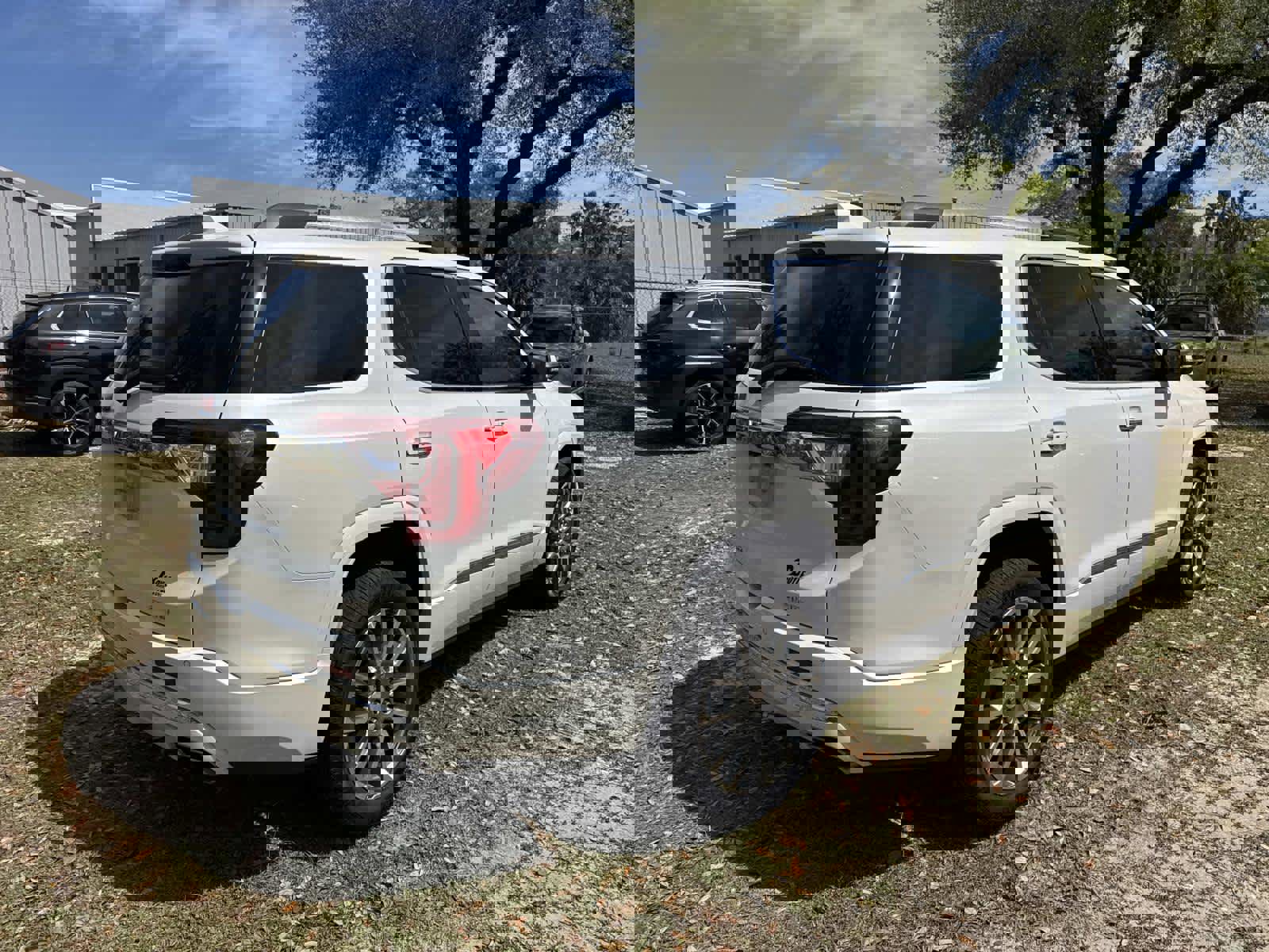 Used 2021 GMC Acadia Denali w/ Denali Ultimate Package image 3