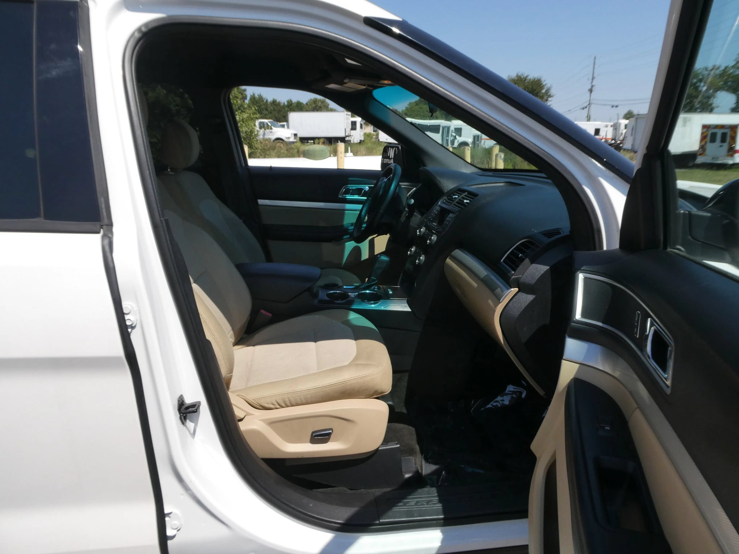 Used 2017 Ford Explorer XLT FWD image 23