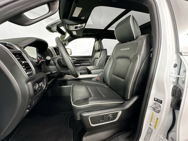 Used 2025 RAM 1500 Laramie w/ Sport Appearance Package AWD/4WD image 4