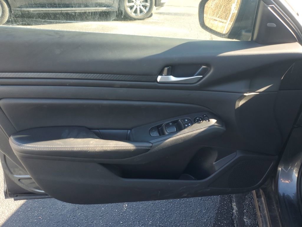 Used 2024 Nissan Altima 2.5 SV image 14