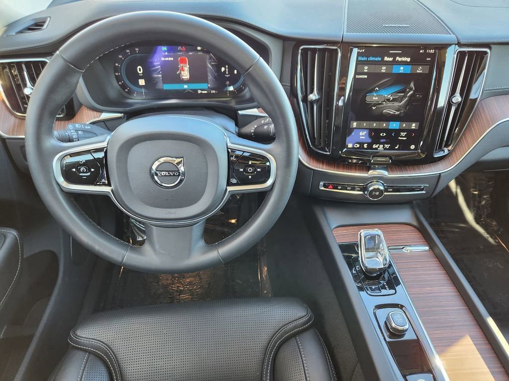 Used 2023 Volvo XC60 B6 Ultimate w/ Climate Package image 2