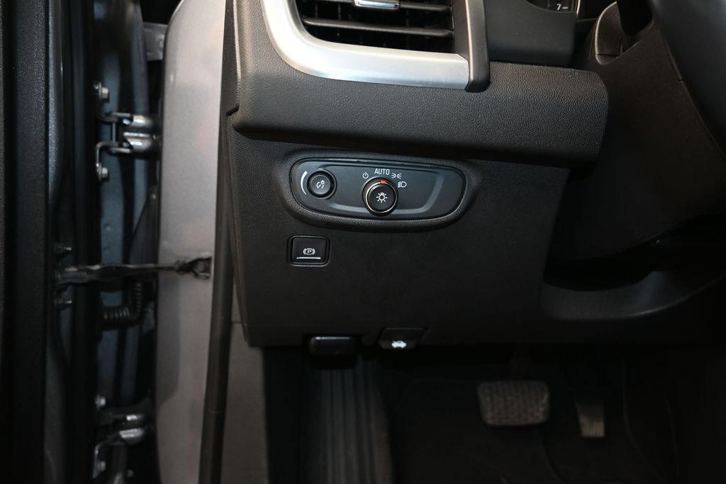 Used 2021 GMC Terrain SLE FWD image 12