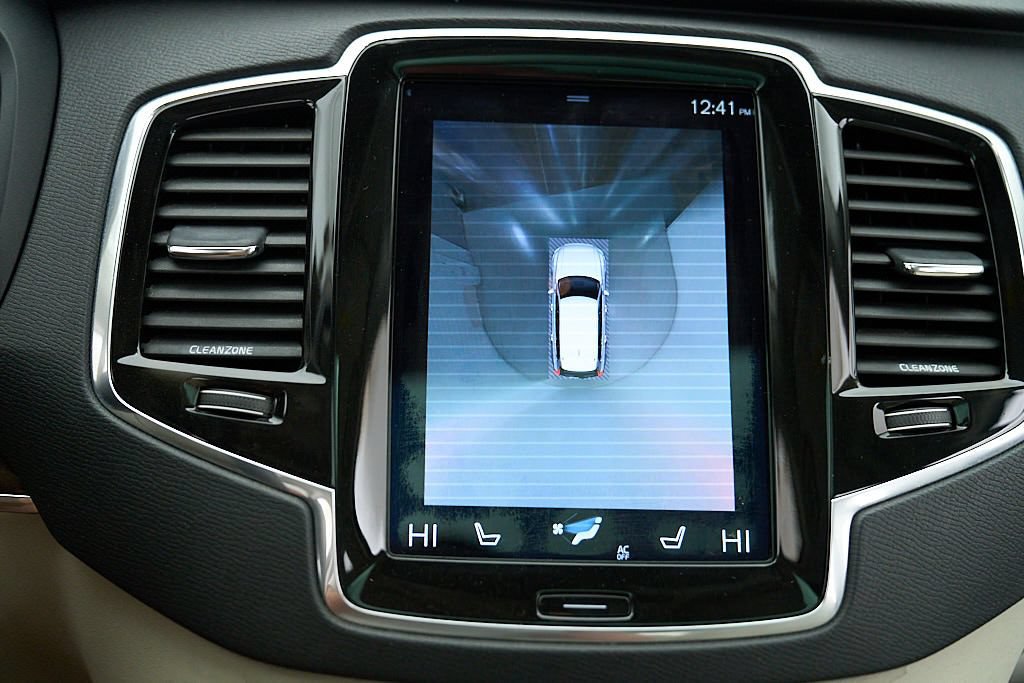 Used 2016 Volvo XC90 T6 Momentum w/ Momentum Plus Package AWD/4WD image 32