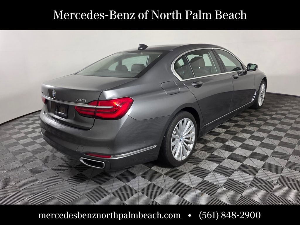Used 2017 BMW 740i xDrive image 4