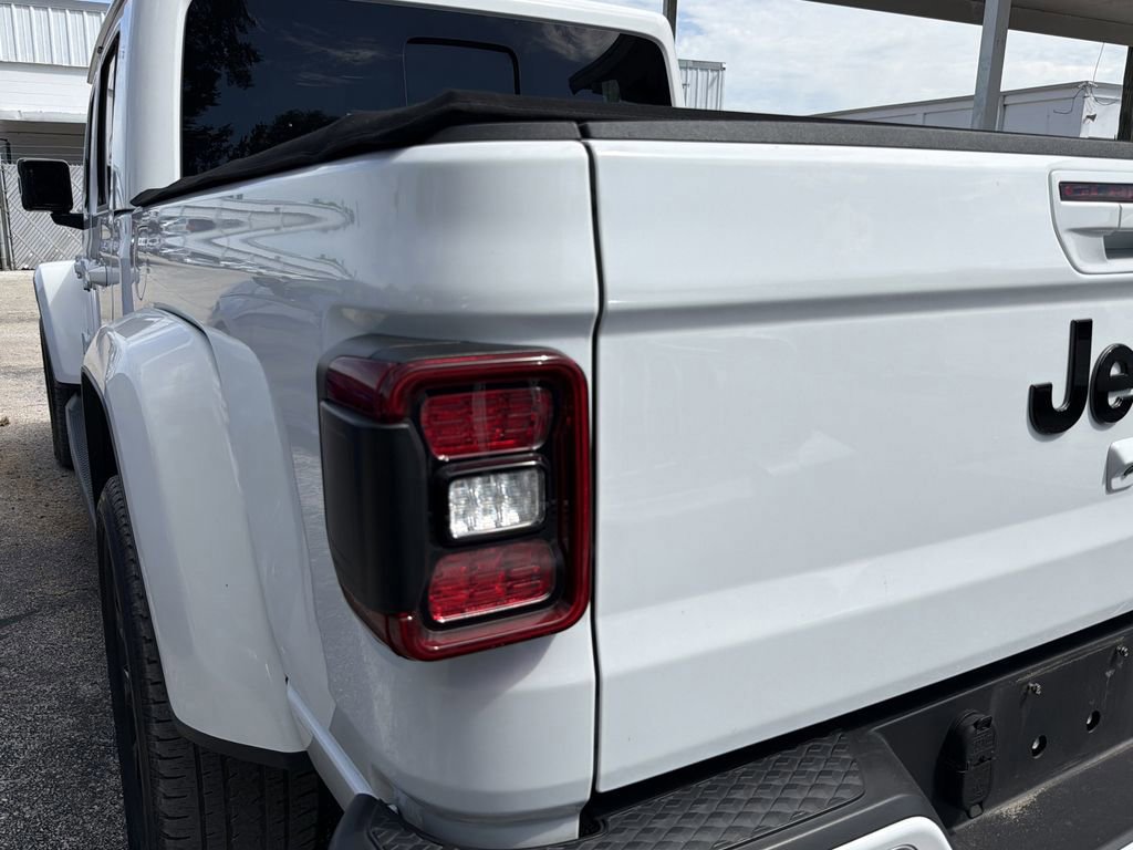 Used 2021 Jeep Gladiator Overland AWD/4WD image 9