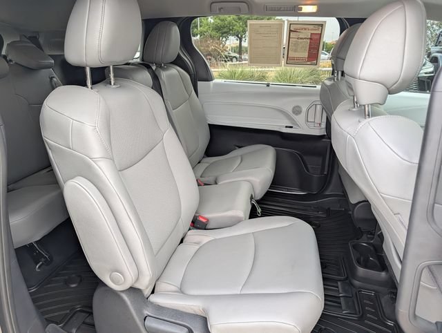 Certified 2026 Toyota Sienna XLE FWD image 30