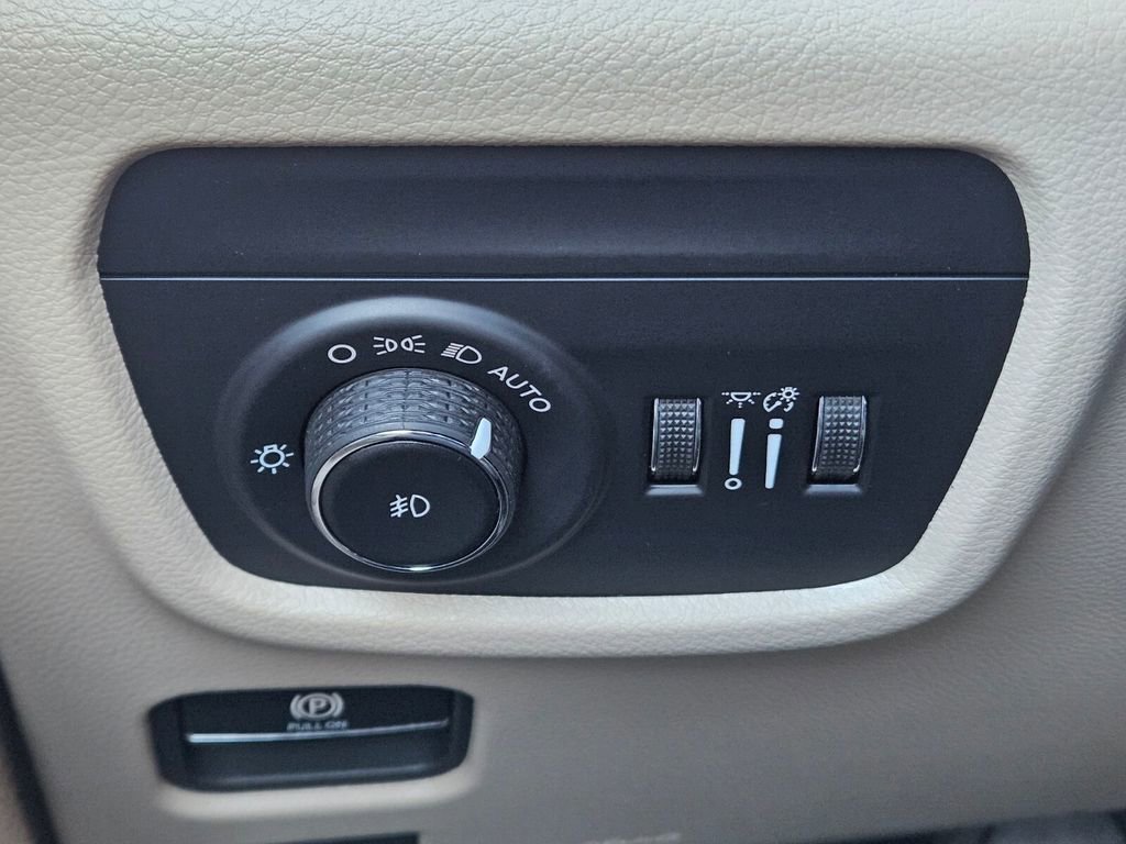 New 2025 Jeep Grand Cherokee Limited image 23