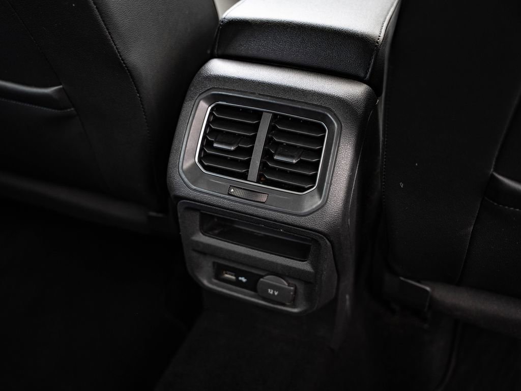 Used 2018 Volkswagen Tiguan SEL AWD/4WD image 34