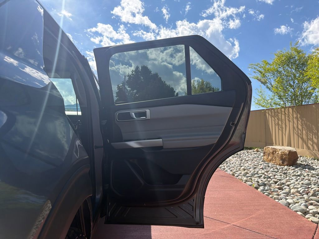 Used 2021 Ford Explorer XLT w/ Equipment Group 202A AWD/4WD image 32