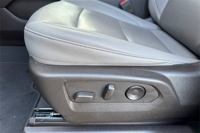 Used 2024 Chevrolet Suburban LT image 13