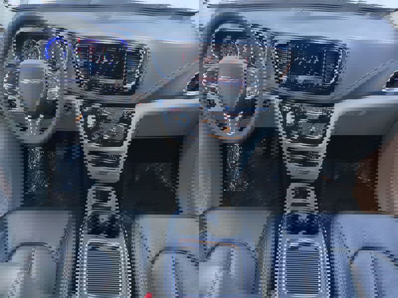 Certified 2022 Chrysler Pacifica Touring-L w/ Uconnect Theater Family Group image 15