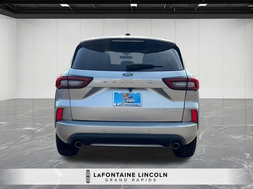 Used 2023 Ford Escape ST-Line w/ Tech Pack #1 AWD/4WD image 4