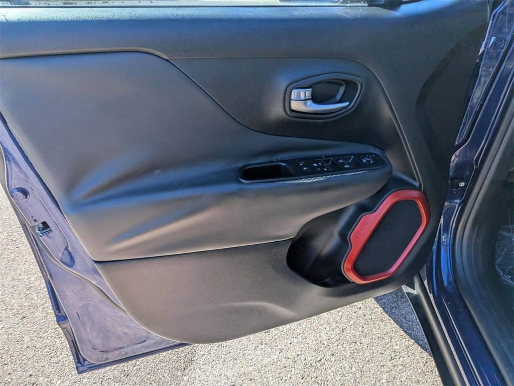 Used 2016 Jeep Renegade Trailhawk image 12