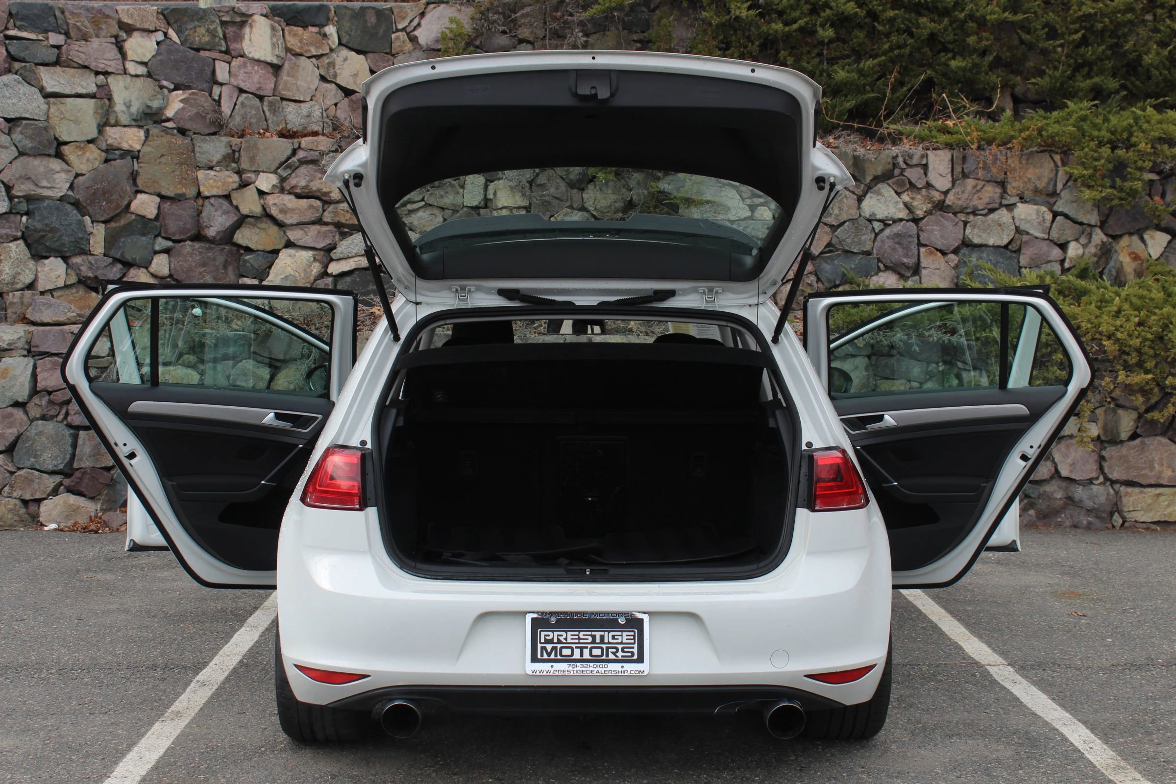 Used 2017 Volkswagen Golf Wolfsburg Edition image 10