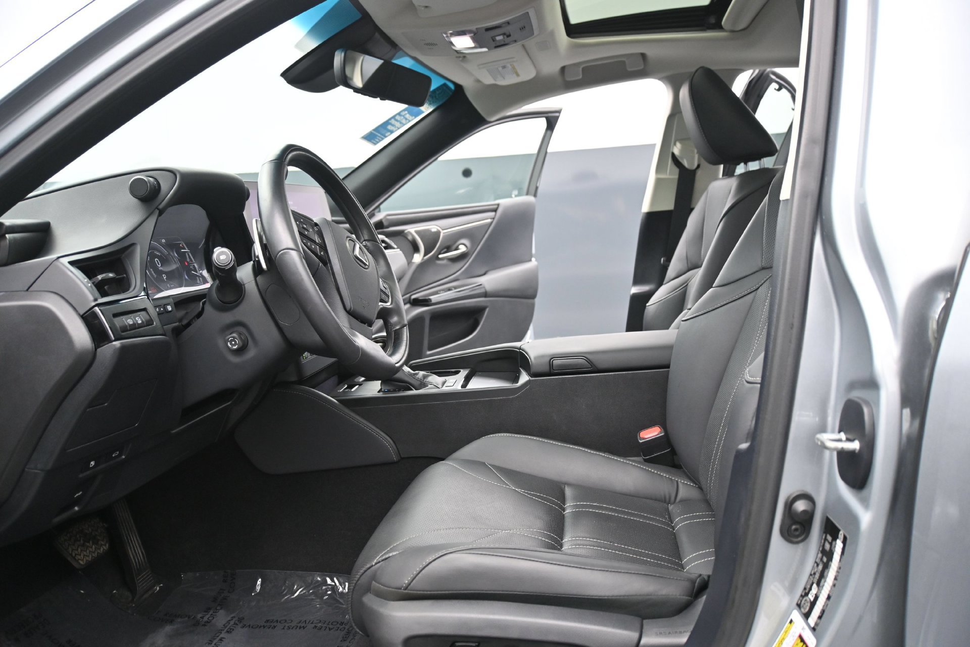 Used 2025 Lexus ES 300h FWD image 19
