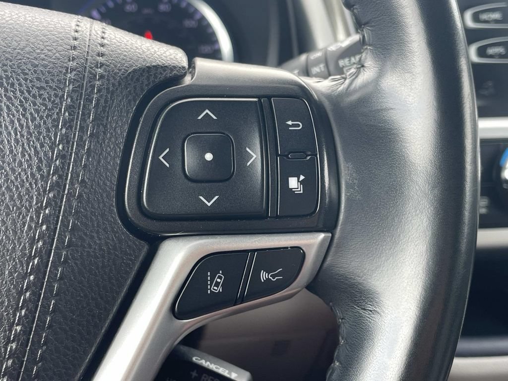 Used 2019 Toyota Highlander XLE FWD image 29