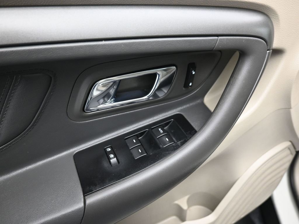 Used 2010 Ford Taurus SEL image 10
