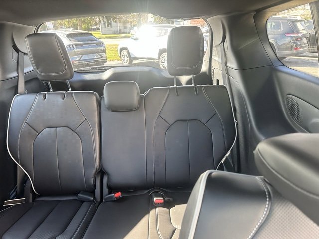 New 2026 Chrysler Pacifica Limited image 27