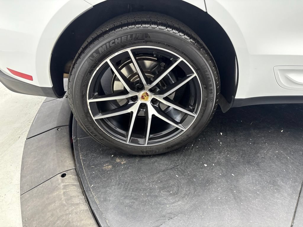 Certified 2023 Porsche Macan AWD/4WD image 16