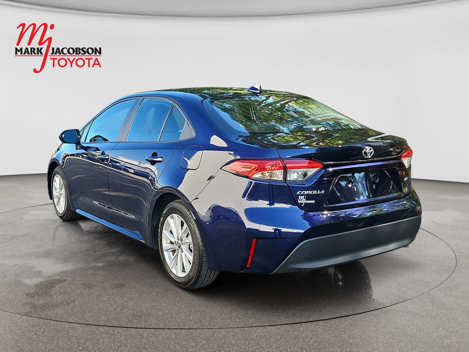 Used 2025 Toyota Corolla LE w/ LE Premium Package FWD image 14