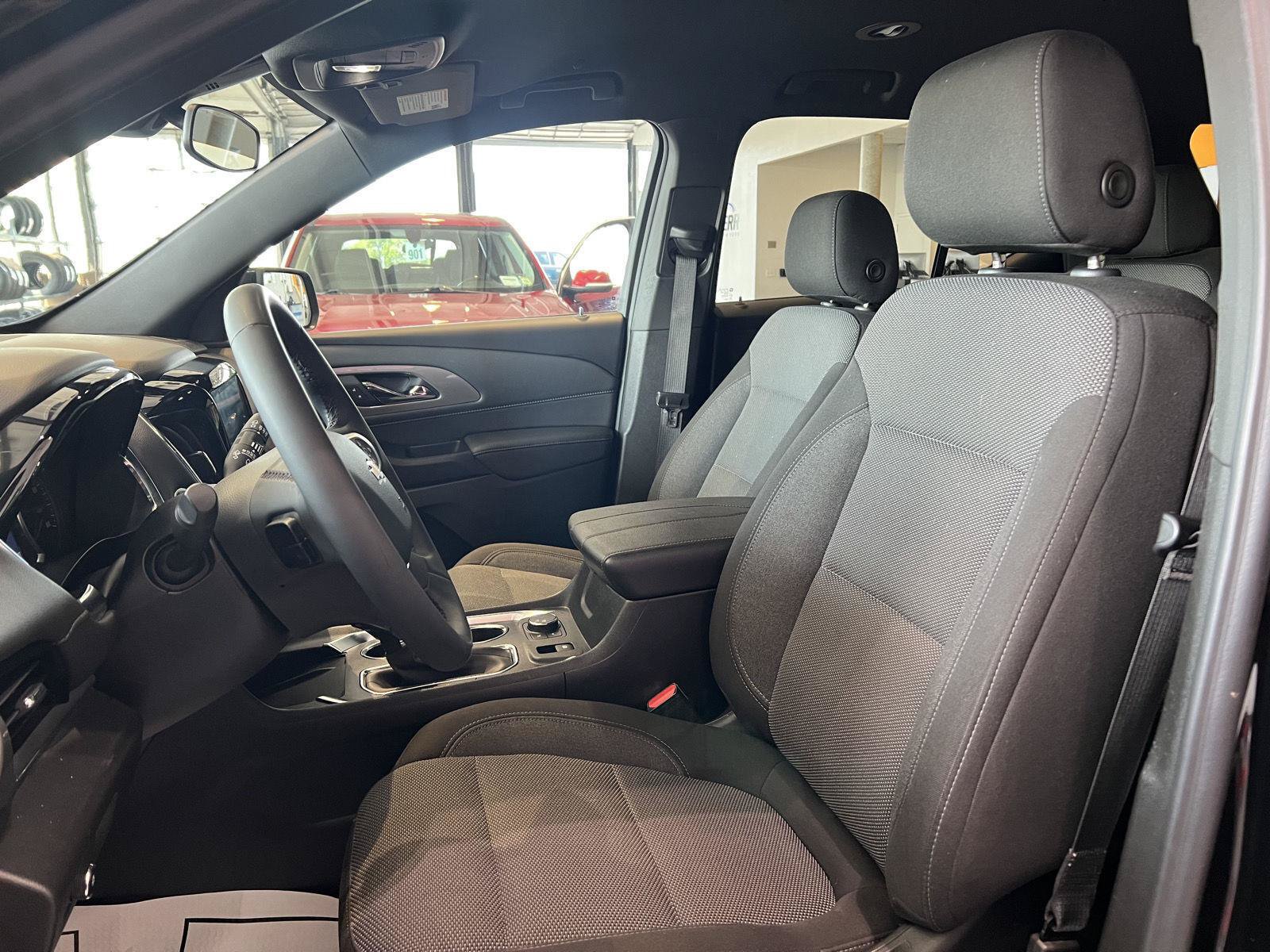 Used 2023 Chevrolet Traverse LT AWD/4WD image 37