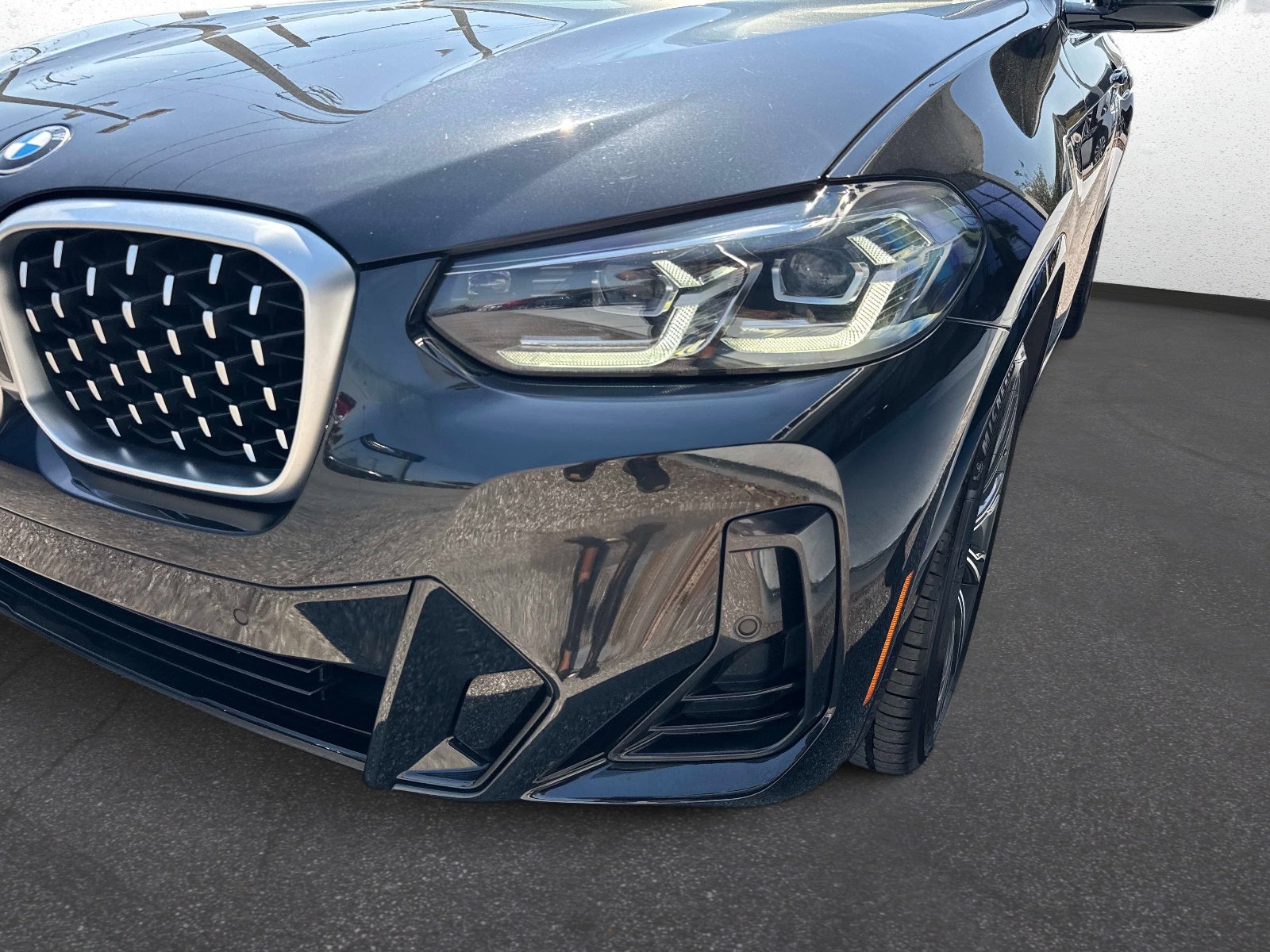 Used 2023 BMW X4 xDrive30i w/ M Sport Package image 9