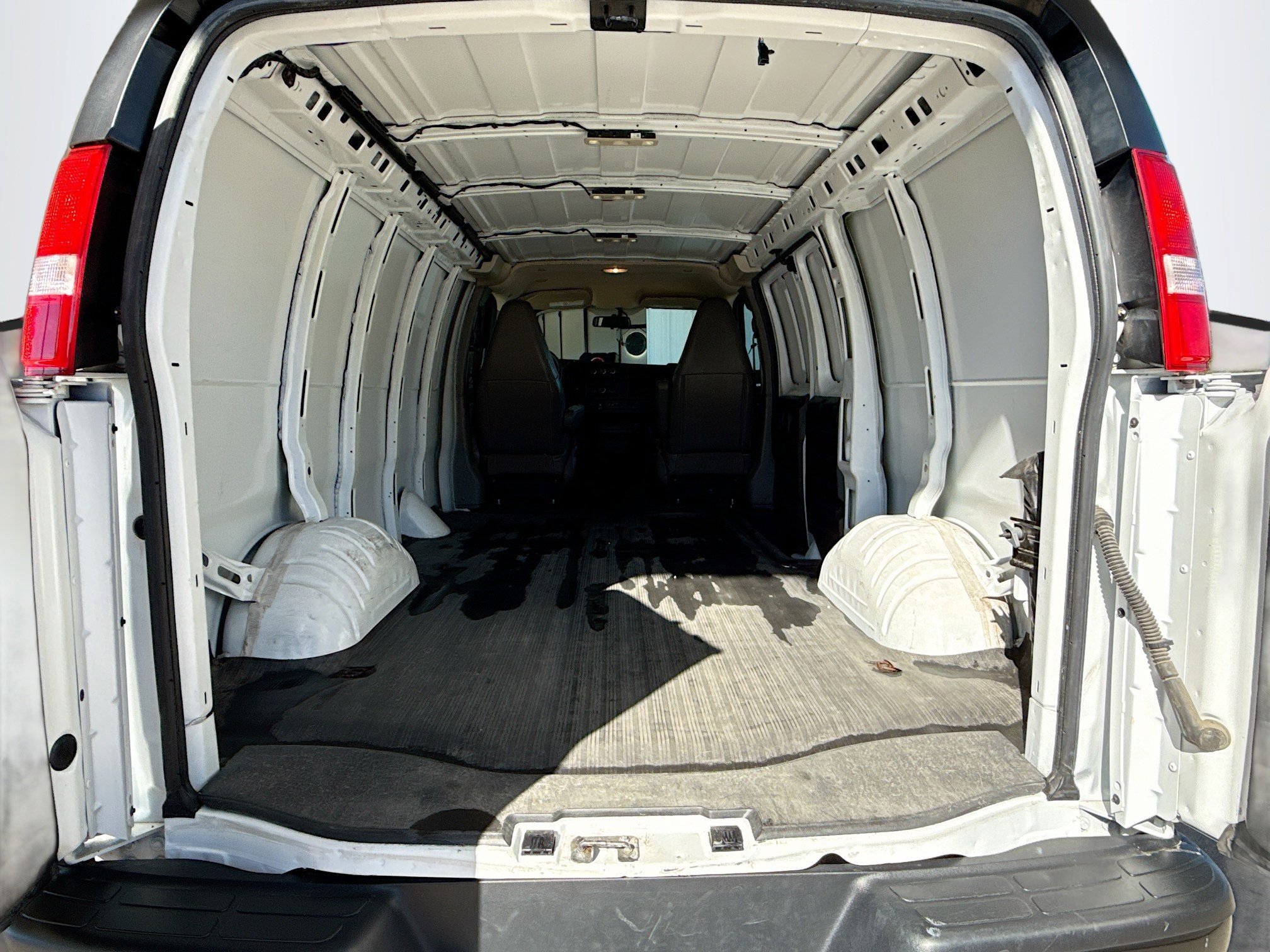 Used 2022 Chevrolet Express 2500 image 28