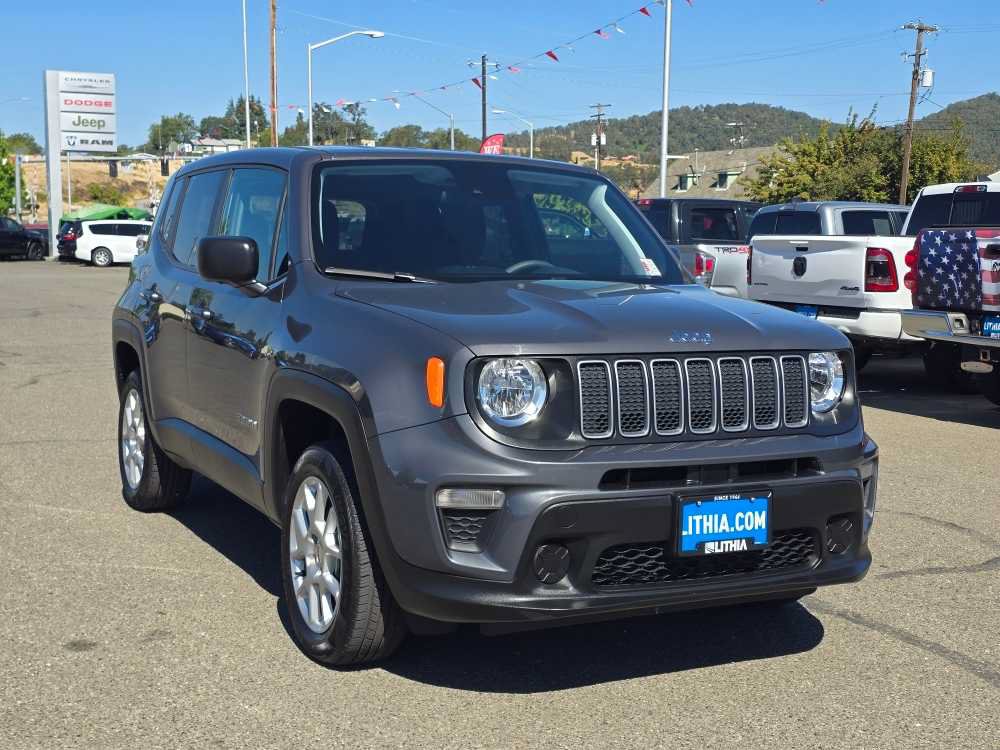 Used 2023 Jeep Renegade Latitude AWD/4WD image 7