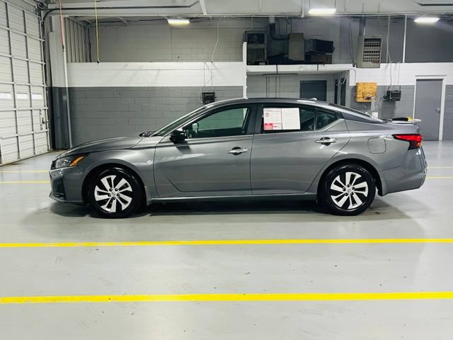 Used 2025 Nissan Altima 2.5 S FWD image 14