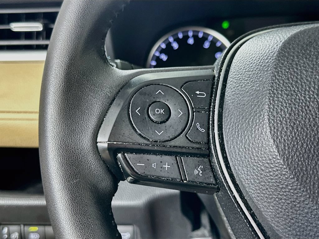 Used 2021 Toyota RAV4 XLE Premium FWD image 18