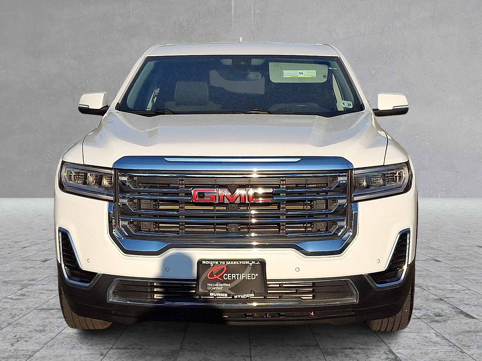 Used 2023 GMC Acadia SLE FWD image 2