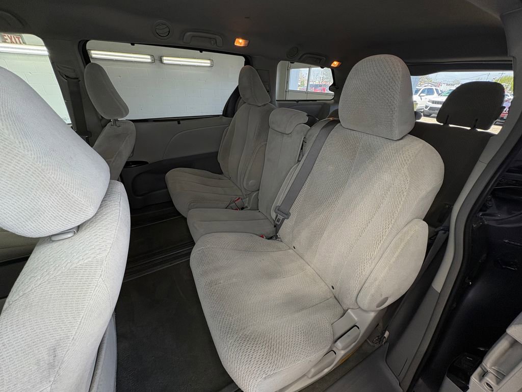 Used 2011 Toyota Sienna LE w/ Towing Pkg FWD image 20