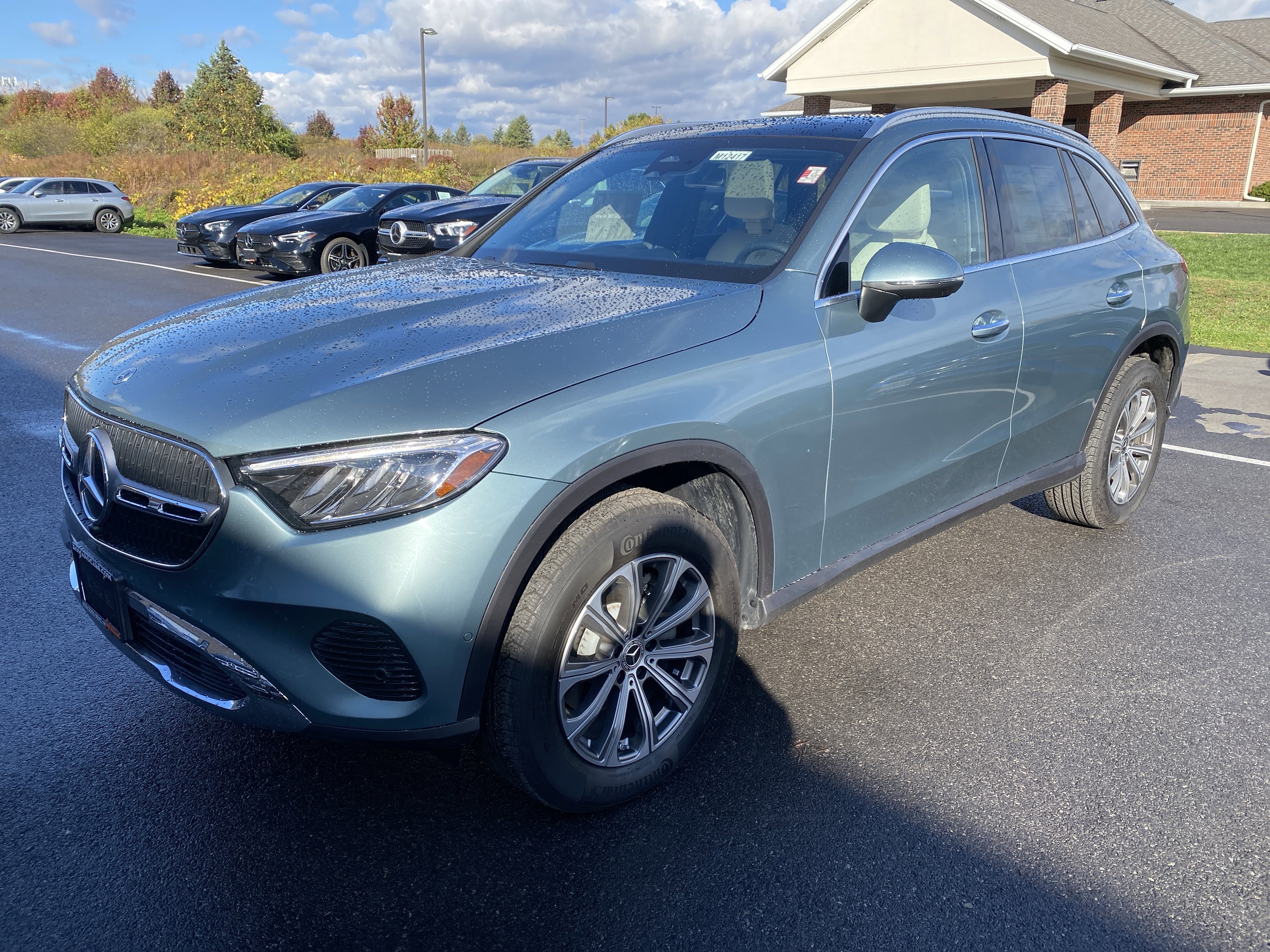 Used 2025 Mercedes-Benz GLC 300 4MATIC image 4