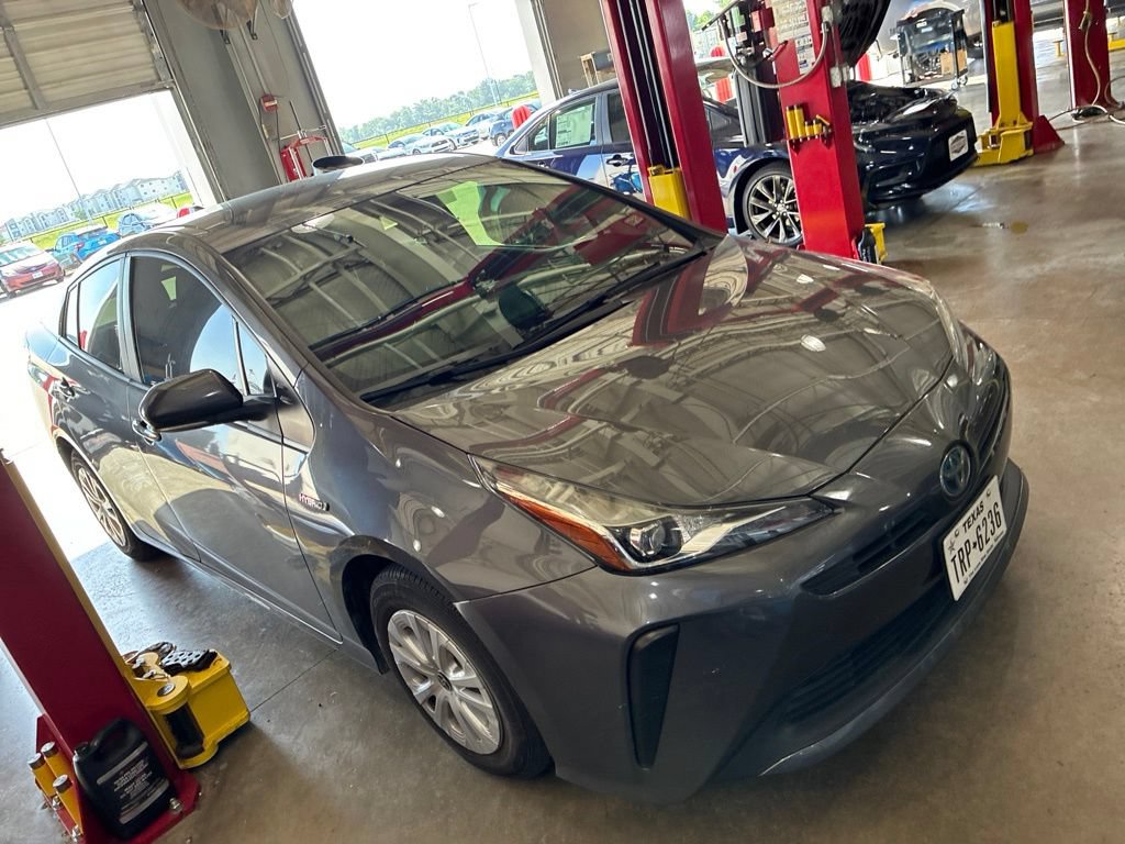 Used 2022 Toyota Prius L Eco FWD image 1