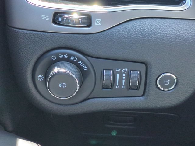 Used 2022 Jeep Cherokee Limited AWD/4WD image 20