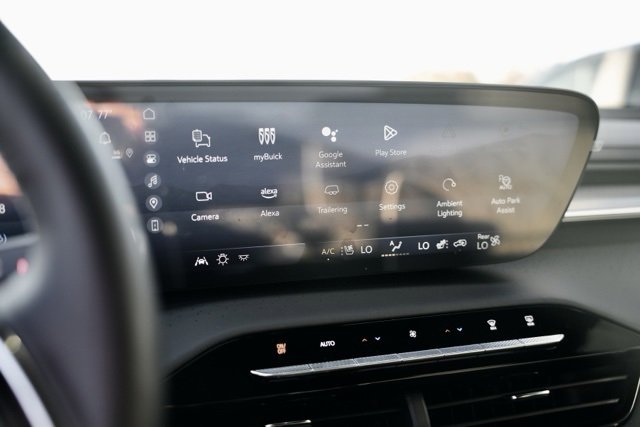 Used 2025 Buick Enclave Avenir w/ Super Cruise Package image 17