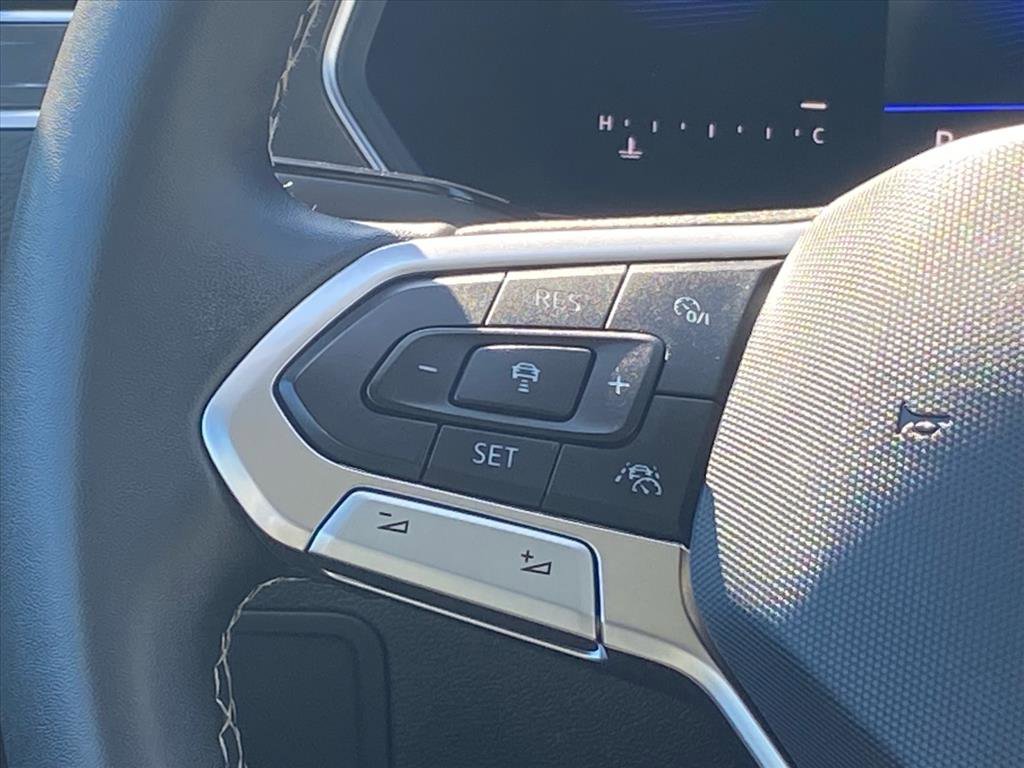 Certified 2022 Volkswagen Tiguan SE image 6