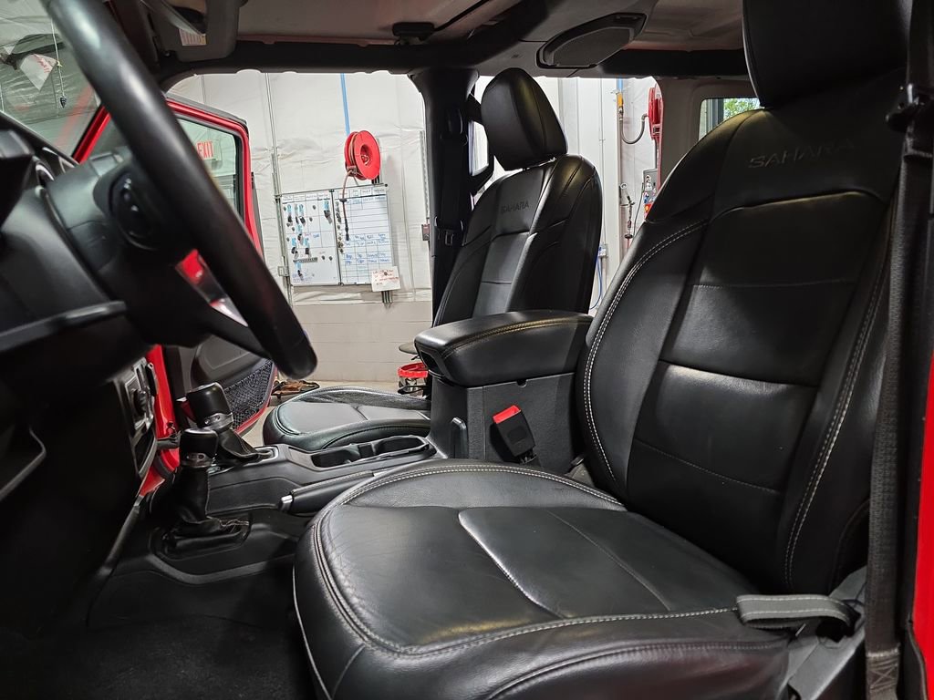 Used 2019 Jeep Wrangler Unlimited Sahara w/ Advanced Safety Group AWD/4WD image 15
