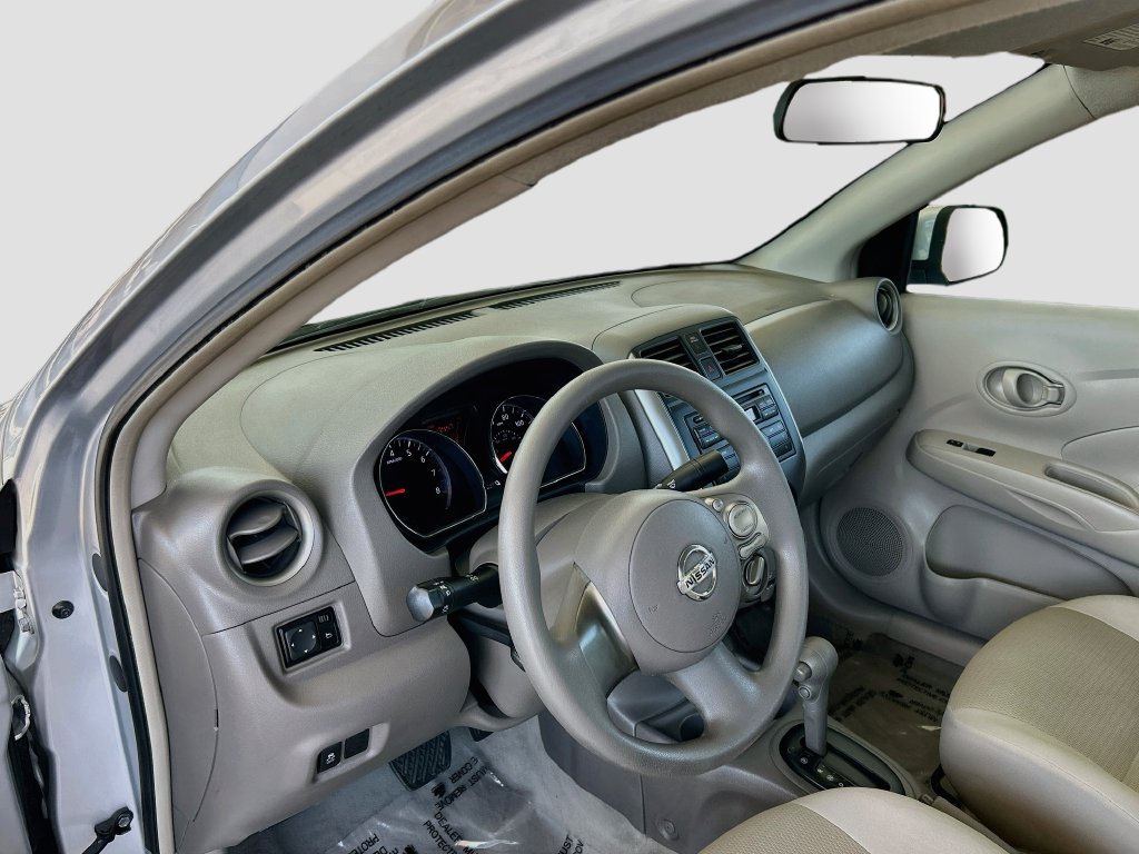 Used 2012 Nissan Versa SV FWD image 9