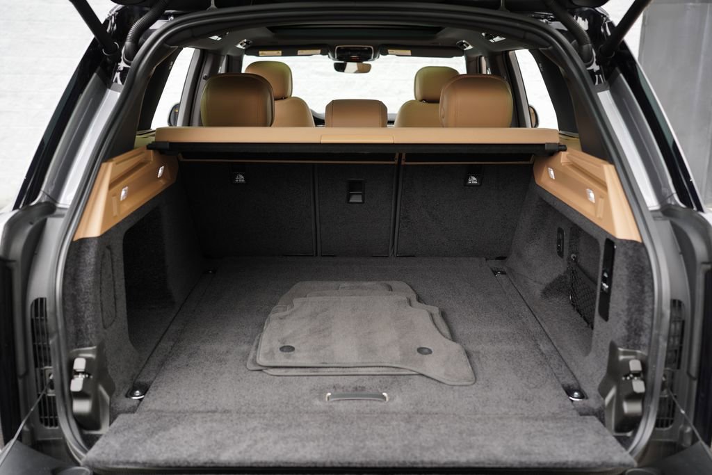 Used 2023 Land Rover Range Rover SE image 40