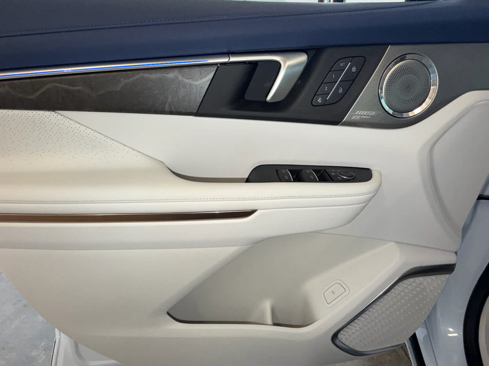 New 2026 Buick Enclave Avenir w/ Super Cruise Package FWD image 20