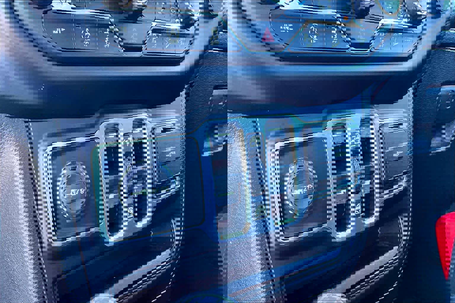 Used 2020 Jeep Wrangler Unlimited Sahara AWD/4WD image 35